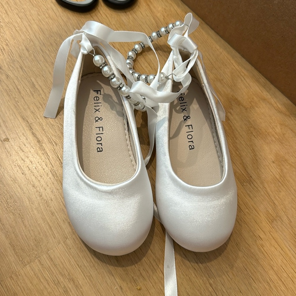 Flower girl shoes, size 6 never worn. Can be bundled with a dress